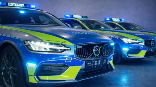 Polska policja przesiada się do potężnych Volvo – BMW ma godnego rywala! Jeden z samochodów już po chrzcie bojowym