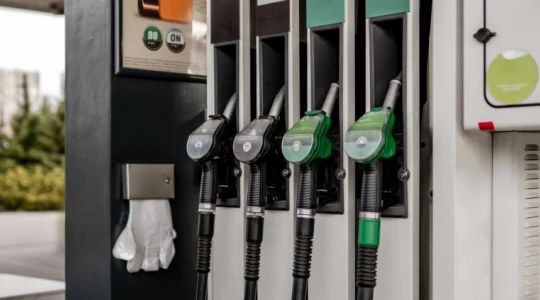 Nowe ceny paliw od czwartku. Benzyna potanieje, diesel podrożeje